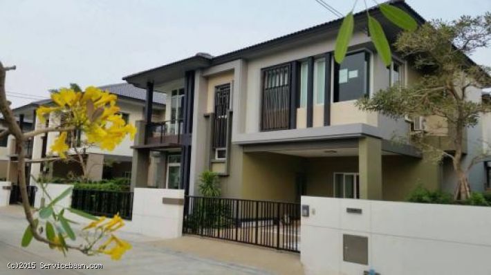 ขายบ้านเดี่ยว Casa Legend เกษตร นวมินทร์ ซอยรามอินทรา 14 (ซอยมัยลาภ)บ้านสวย Style Modern Contemporary ภายนอกโดดเด่นด้วยเส้นลายในแนวตั้ง ทำให้บ้านดูสูงสง่า กระจกบานให