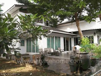 บ้านเดี่ยว สวย เนื้อที่ 549 ว้า ถ.ลาดพร้าว ซ .ลาดพร้าว 107 ทำเลดี ใกล้ ม.RBAC ติด คลองลำพังพวย บรรยากาศดี เหมาะอยู่อาศัย ทำอพาร์ทเม้นท์ บริษัท ถ.คอนกรีต หลายเลน ใกล้