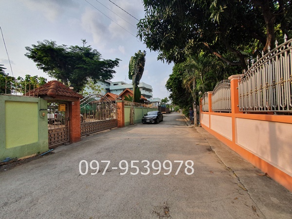 บ้านเดี่ยว 400 ตรว.  20 ล้านบาท  ซอยเลี่ยงเมืองนนทบุรี 11  จ.นนทบุรี  ใกล้เซ็นทรัลพลาซา รัตนาธิเบศร์ , รถไฟฟ้า MRTสถานีนนทบุรี