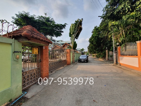 บ้านเดี่ยว 400 ตรว.  20 ล้านบาท  ซอยเลี่ยงเมืองนนทบุรี 11  จ.นนทบุรี  ใกล้เซ็นทรัลพลาซา รัตนาธิเบศร์ , รถไฟฟ้า MRTสถานีนนทบุรี