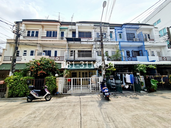 ทาวน์โฮม 3 ชั้น 18 ตร.ว. หมู่บ้านร่มรื่น 2 ซอยโชคชัย 4 แยก 70 ถนนลาดพร้าว 3.5 ล้าน  เข้าออกได้หลายเส้นทาง ได้แก่ ถนนโชคชัย4 แยก 70 , ซอย สตรีวิทยา2 แยก 29 , ถนนลาดพร