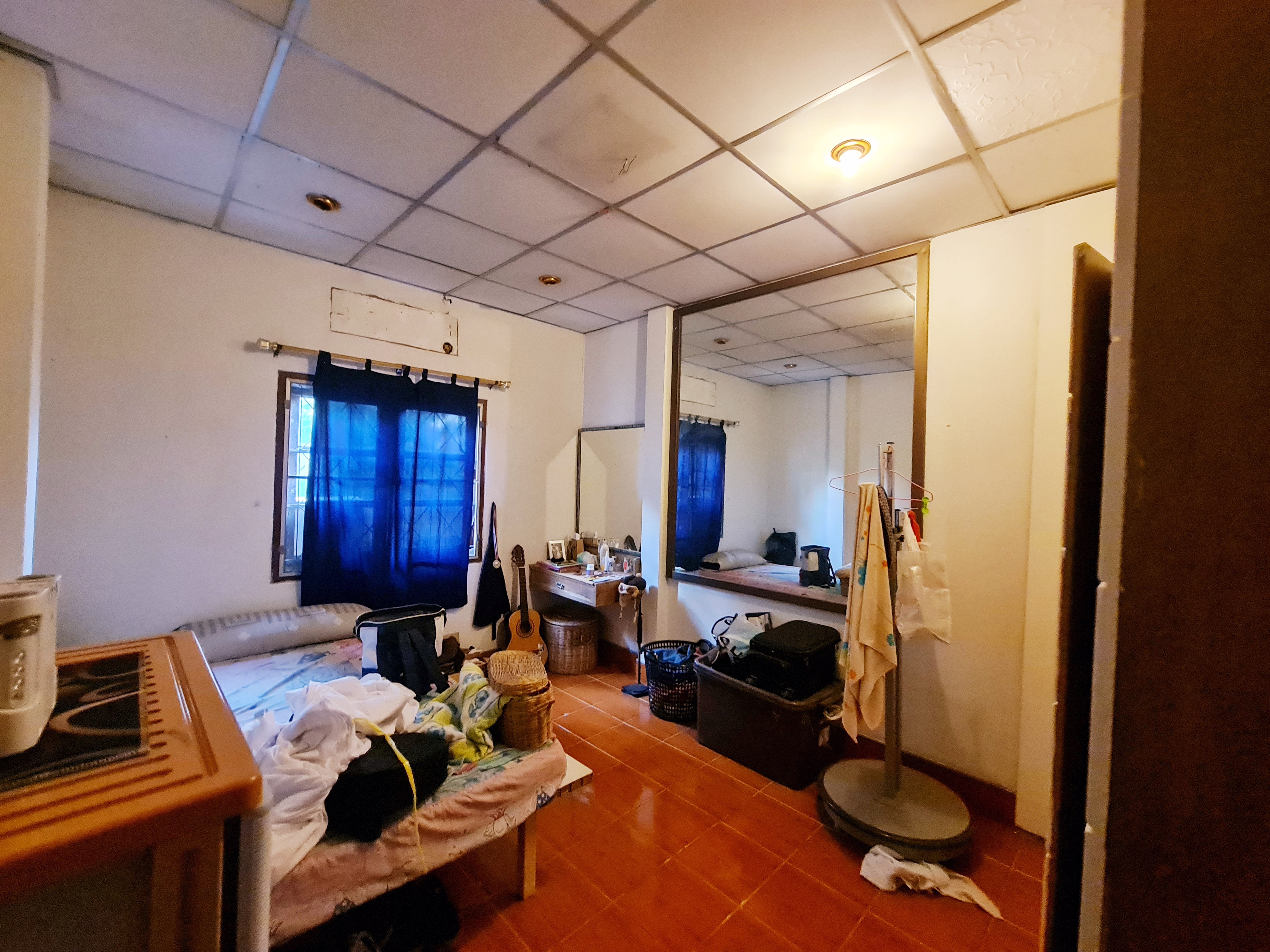 หมู่บ้านเพชรประกาย บ้านเดี่ยว ชั้นเดียว 60 ตร.ว. ราคา 1.7 ล้าน  ใกล้ถนนลำลูกกา ถนนพหลโยธิน ถนนรังสิต-นครนายก ใกล้สถานีรถไฟฟ้าสายสีทอง 